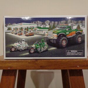 2007 HESS MONSTER TRUCK W/ MOTORCYCLES